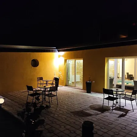Aparthotel V & V *